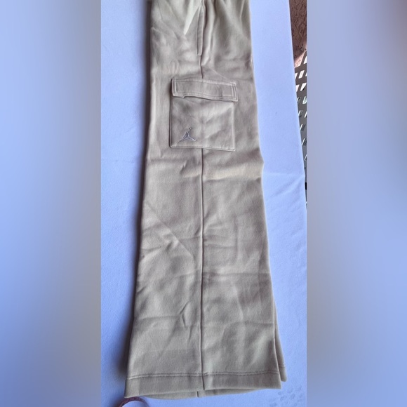Jordan Women’s Beige Cargo Sweatpants – Size L (NWT) - Picture 9 of 9
